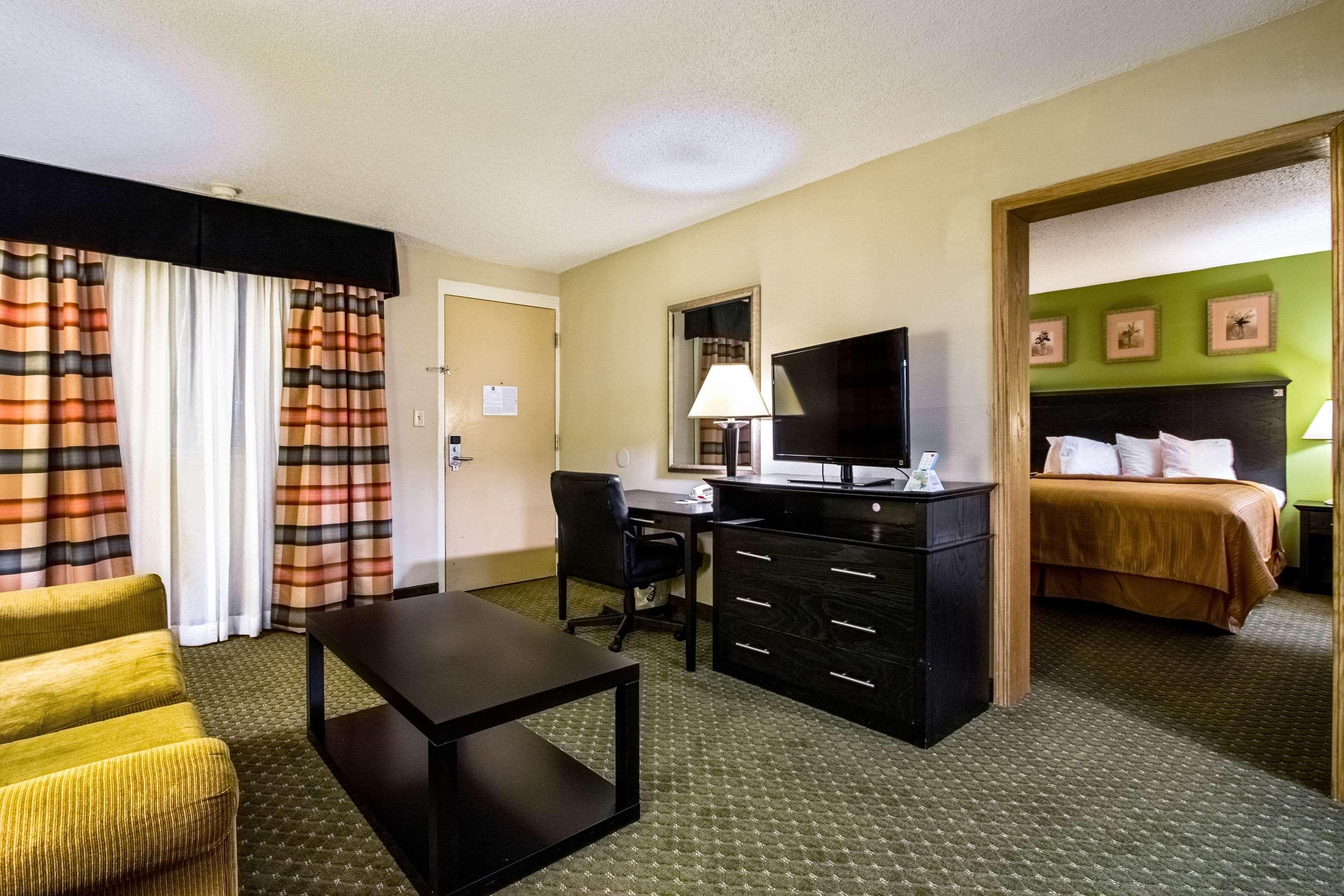 Quality Inn & Suites Moline - Quad Cities エクステリア 写真
