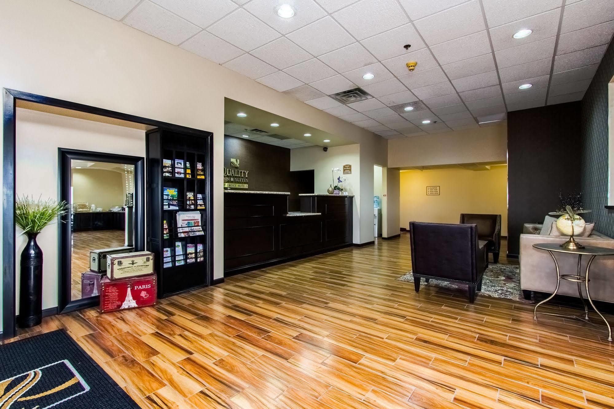 Quality Inn & Suites Moline - Quad Cities エクステリア 写真